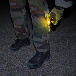 08-202399-baton-lumineux-5-minutes-ultra-haute-intensite-cyalume-chemlight-neutre-15-5-cm