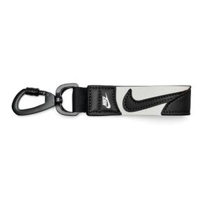 n1011047-036-porte-cle-nike-black-white-black-tu