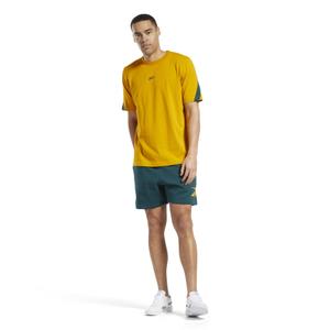 product/r/e/reebok-classics_hk7086_5_apparel_on_model_standard_outfit_view_white.jpg
