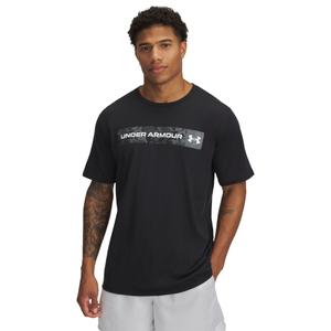 1376830-002-t-shirt-under-armour-camo-chest-stripe-noir-blanc-vert-marine